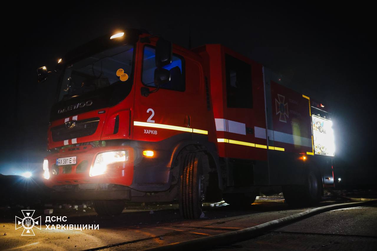 Рятувальники ліквідували пожежу, спричинену ударами БпЛА у Харкові